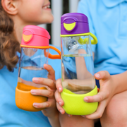 child with sport spout 450ml bottle - strawberry shake - b.box for kids