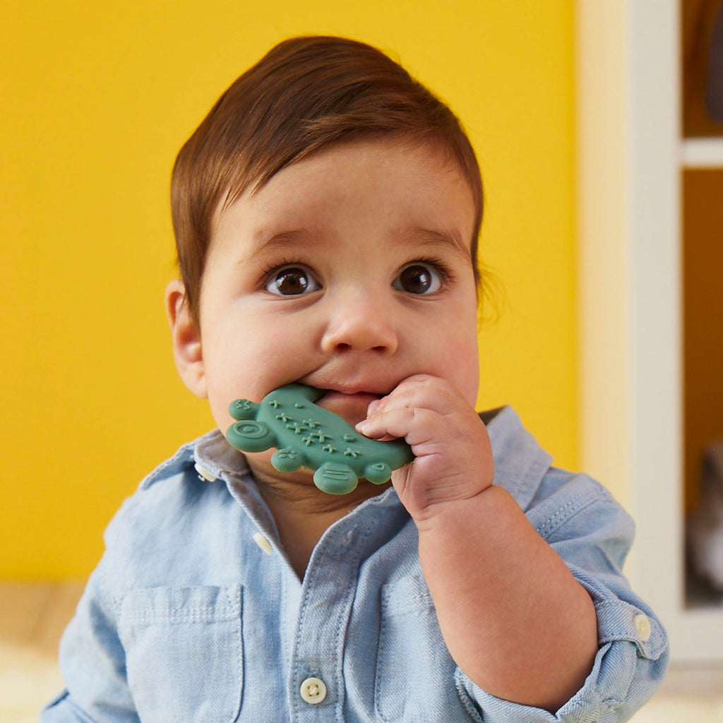 child with Trio Teether - Blush - b.box for kids