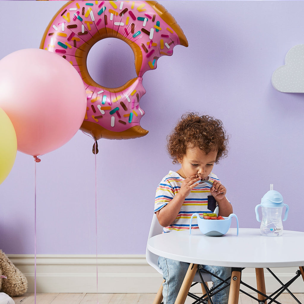 child with Toddler cutlery set - bubblegum - b.box for kids