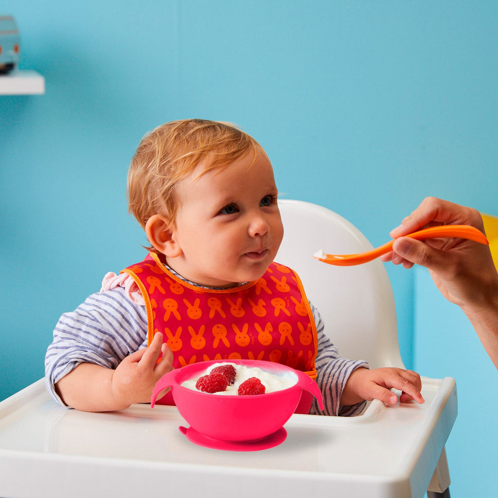 child with silicone first feeding set - strawberry shake - b.box for kids